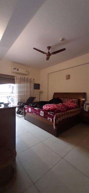 Furnished Amenities in 3 BHK Apartment at Land Craft Golf Links Apartment Phase 2, Pandav Nagar – for Sale