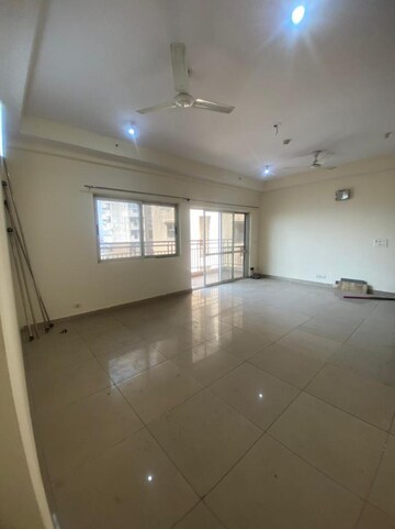 Room in 3 BHK Apartment at Landcraft Golf Links, Pandav Nagar – for Sale