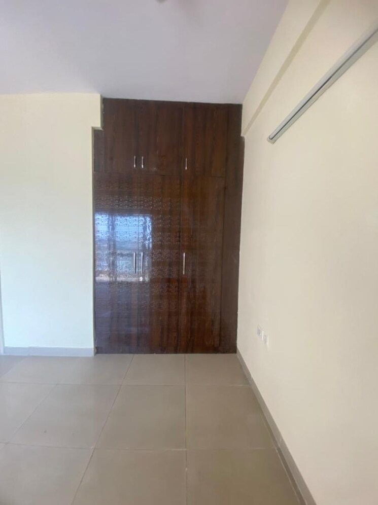 Room, landcraft-golf-links 3 Bedroom 1630 Sq.Ft. Apartment In Pandav Nagar Ghaziabad 9079747