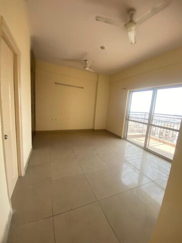 Room in 3 BHK Apartment at Landcraft Golf Links, Pandav Nagar – for Sale