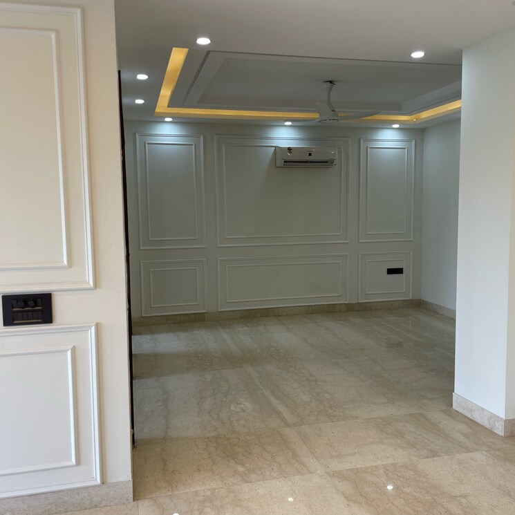 Room, sushant lok iii 4 Bedroom 300 Sq.Yd. Builder Floor In Sushant Lok Iii Gurgaon 9079827