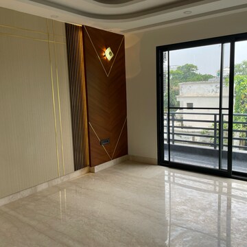 Room in 4 BHK Builder Floor at Sushant Lok Iii – for Sale