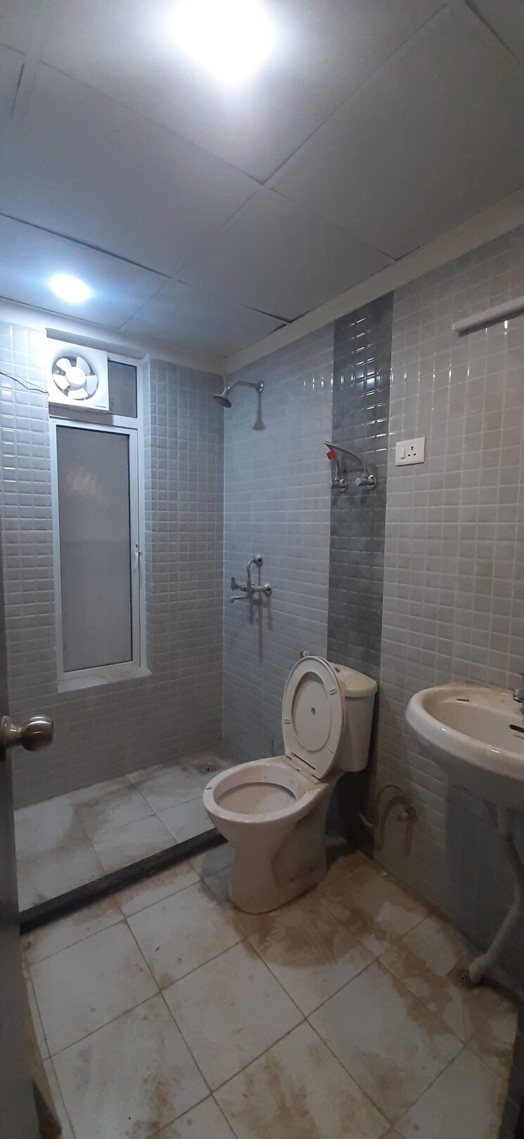 Bathroom, land-craft-golf-links-apartment-phase-2 3 Bedroom 1600 Sq.Ft. Apartment In Pandav Nagar Ghaziabad 9079802