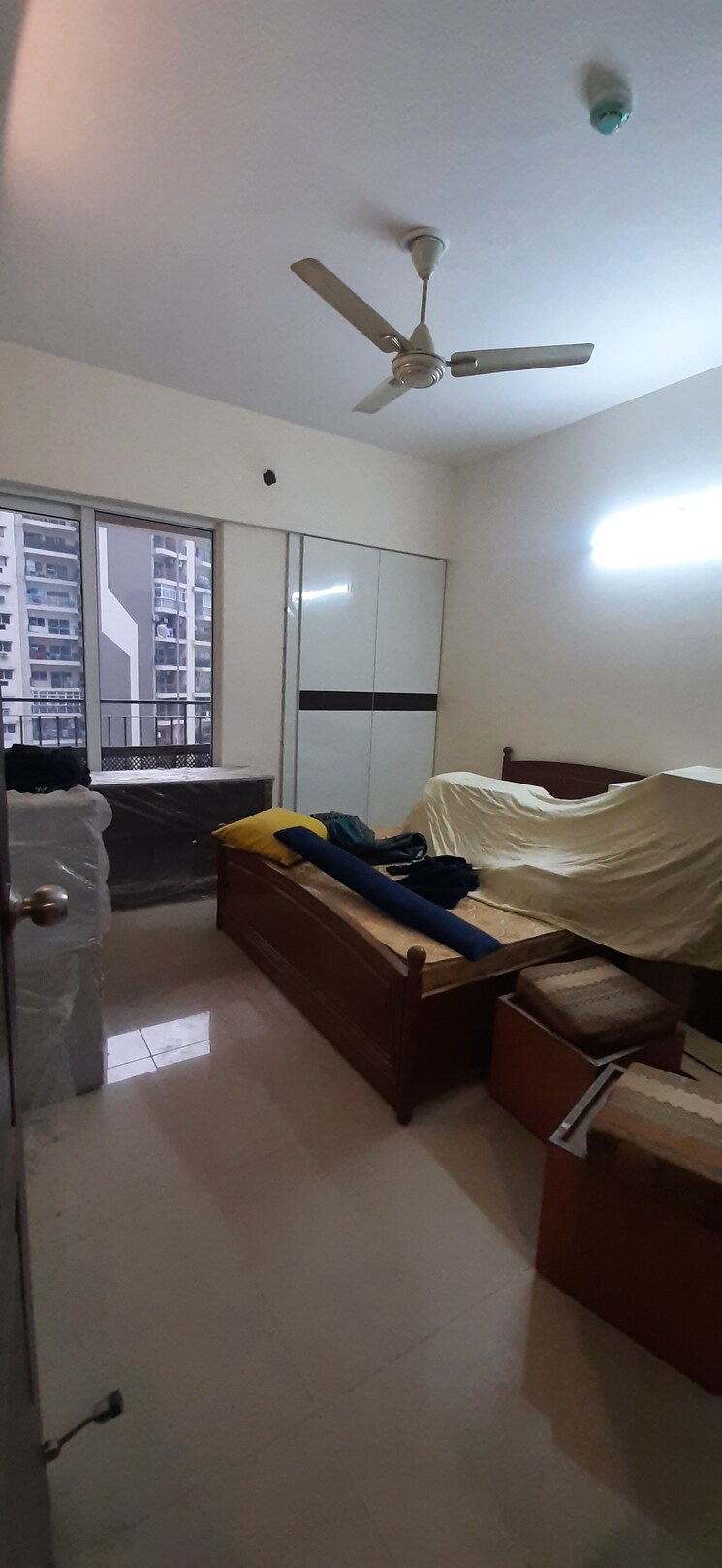 Living Room, land-craft-golf-links-apartment-phase-2 3 Bedroom 1600 Sq.Ft. Apartment In Pandav Nagar Ghaziabad 9079802