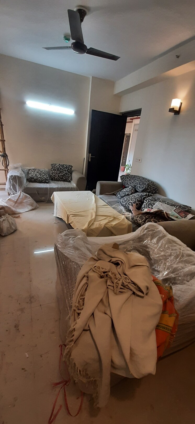 Living Room, land-craft-golf-links-apartment-phase-2 3 Bedroom 1600 Sq.Ft. Apartment In Pandav Nagar Ghaziabad 9079802