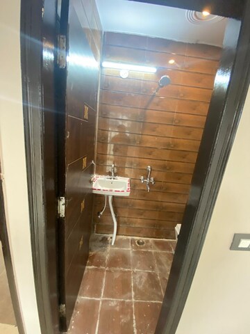 Furnished Amenities in 5 BHK Villa at RWA Apartments Sector 41, Sector 41 – for Sale