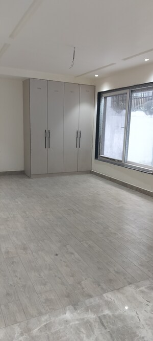 Room in 5 BHK Independent House at Sector 49 – for Sale