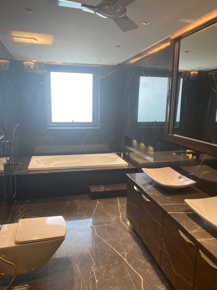 Attached Bathroom, dlf phase i 4 Bedroom 500 Sq.Yd. Builder Floor In Dlf Phase I Gurgaon 9079892