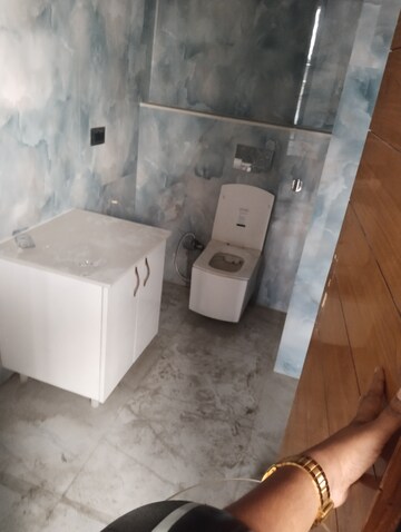 Bathroom in 2 BHK Apartment at Gardenia Grace, Sector 61 – for Rent