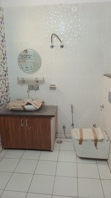 Bathroom in 3 BHK Apartment at JakhaN-Rajpur Road – for Rent