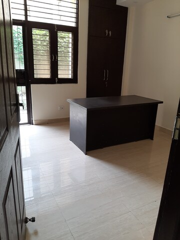 Room in 3 BHK Builder Floor at Land Craft Golf Links Villa, Pandav Nagar – for Sale