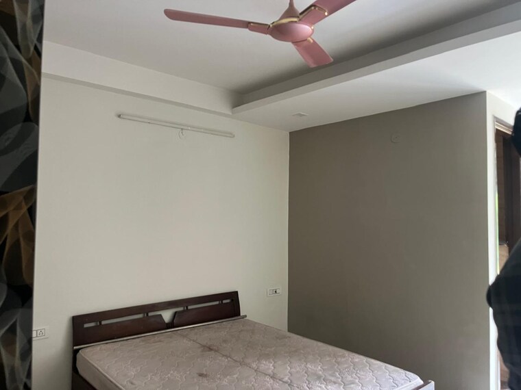 Bedroom, sector 52 3 Bedroom 195 Sq.Yd. Builder Floor In Sector 52 Gurgaon 9080000