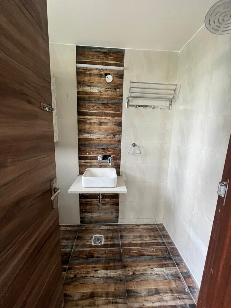 Attached Bathroom, sector 52 3 Bedroom 195 Sq.Yd. Builder Floor In Sector 52 Gurgaon 9080000