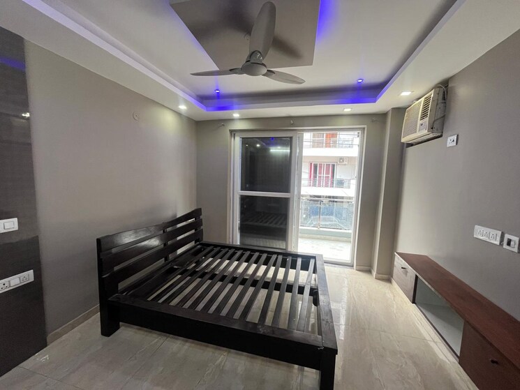 Bedroom, sector 52 3 Bedroom 195 Sq.Yd. Builder Floor In Sector 52 Gurgaon 9080000