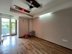 Room in 3 BHK Builder Floor at Sector 52 – for Sale