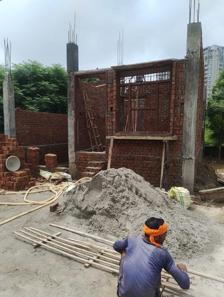 Nearby, sector 16b greater noida  100 Sq.Yd. Plot In Sector 16b Greater Noida Greater Noida 9079995