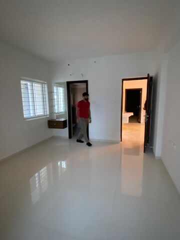 Room in 3 BHK Apartment at Rajapushpa Regalia, Kokapet – for Rent