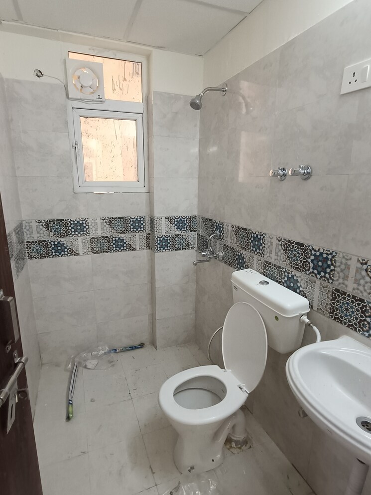 Bathroom, signature-global-prime 2 Bedroom 834 Sq.Ft. Apartment In Sector 63a Gurgaon 9080015
