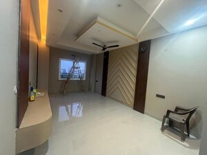 Room in 3 BHK Builder Floor at Sector 52 – for Sale