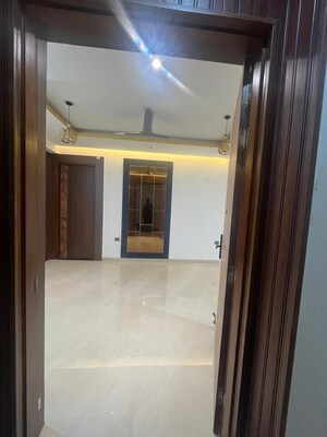 Room in 3 BHK Builder Floor at Sector 52 – for Sale