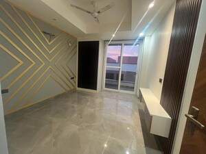 Room in 3 BHK Builder Floor at Sector 52 – for Sale