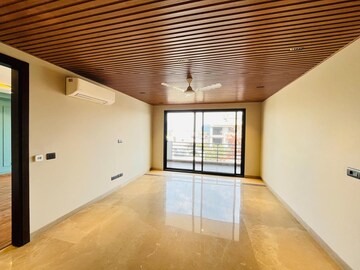 Room in 4 BHK Builder Floor at Dlf Phase I – for Sale