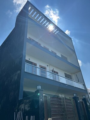 6+ BHK Independent House – Exterior View View at Noida Central - for Sale