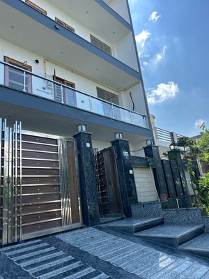 6+ BHK Independent House – Exterior View View at Noida Central - for Sale