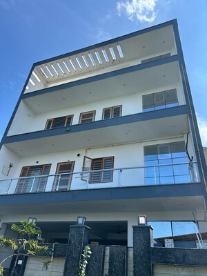 6+ BHK Independent House For Sale in Noida Central