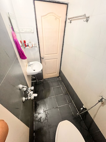 Bathroom in 1.5 BHK Apartment at Akanksha Pioneer, Vartak Nagar – for Sale