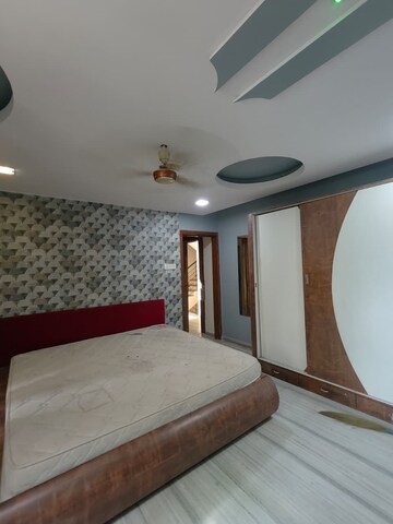 Master Bedroom in 6 BHK Apartment at Swaraj Accolade Chs, Louis Wadi – for Rent