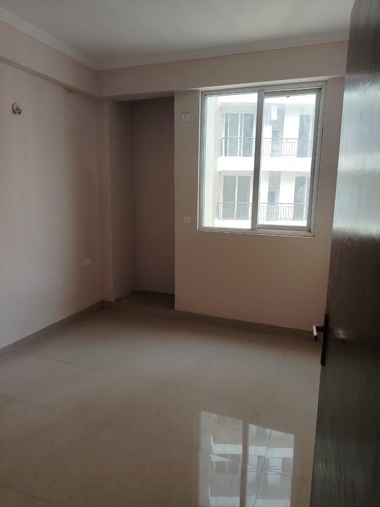 Room, amrapali-golf-homes 2.5 Bedroom 945 Sq.Ft. Apartment In Sector 4 Greater Noida Greater Noida 9080060