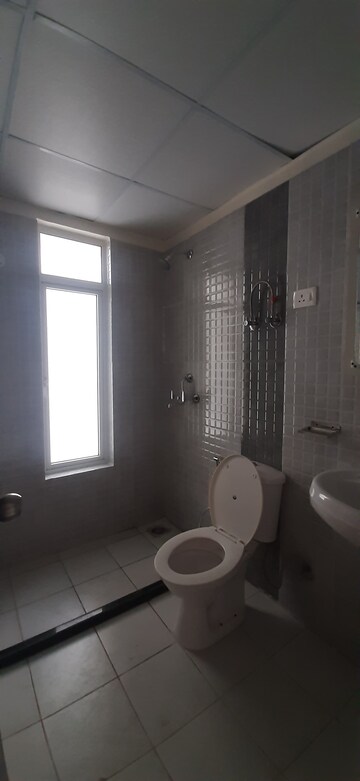 Furnished Amenities in 3 BHK Builder Floor at Land Craft Golf Links Villa, Pandav Nagar – for Sale