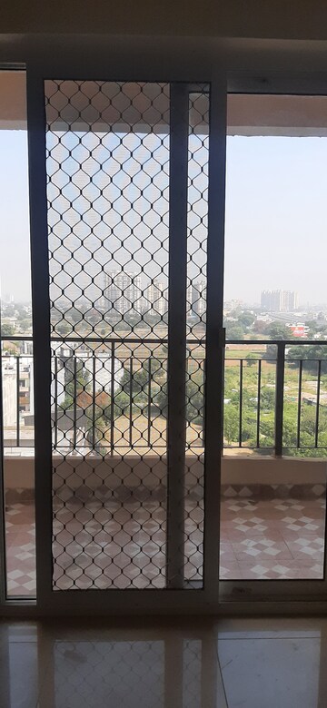 Room in 3 BHK Builder Floor at Land Craft Golf Links Villa, Pandav Nagar – for Sale