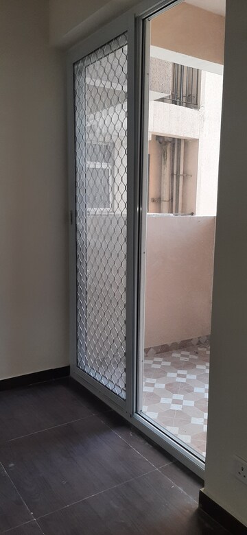 Kitchen in 3 BHK Builder Floor at Land Craft Golf Links Villa, Pandav Nagar – for Sale