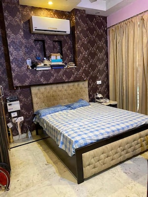 Bedroom in 3 BHK Builder Floor at Sector 52 – for Sale