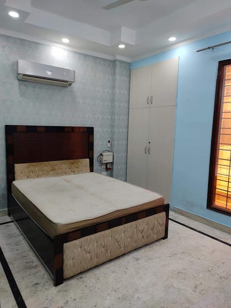 Bedroom, sector 52 3 Bedroom 205 Sq.Yd. Builder Floor In Sector 52 Gurgaon 9080094