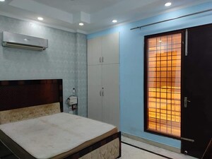 Room in 3 BHK Builder Floor at Sector 52 – for Sale
