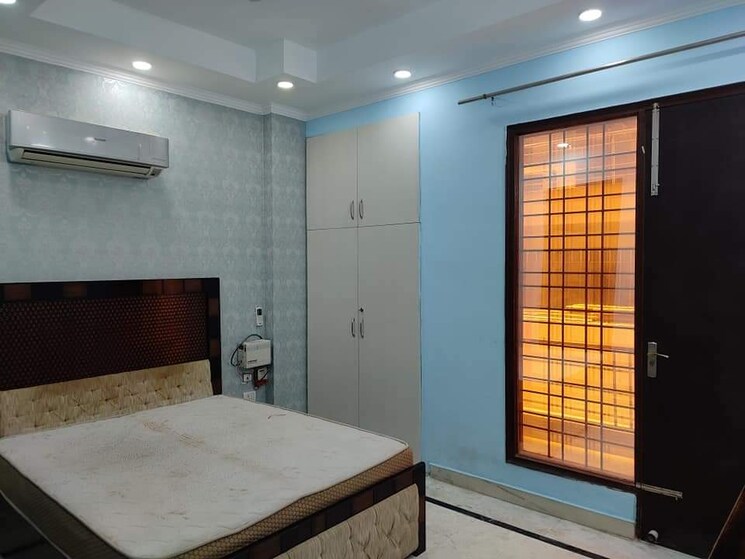 Room, sector 52 3 Bedroom 205 Sq.Yd. Builder Floor In Sector 52 Gurgaon 9080094