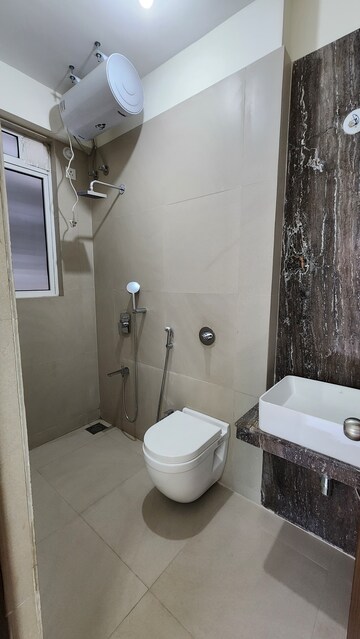 Bathroom in 3 BHK Apartment at Kapur Bawdi – for Rent