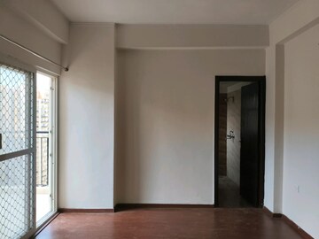 Room in 3 BHK Apartment at Amrapali Terrace Homes, Tech Zone 4 Greater Noida – for Rent