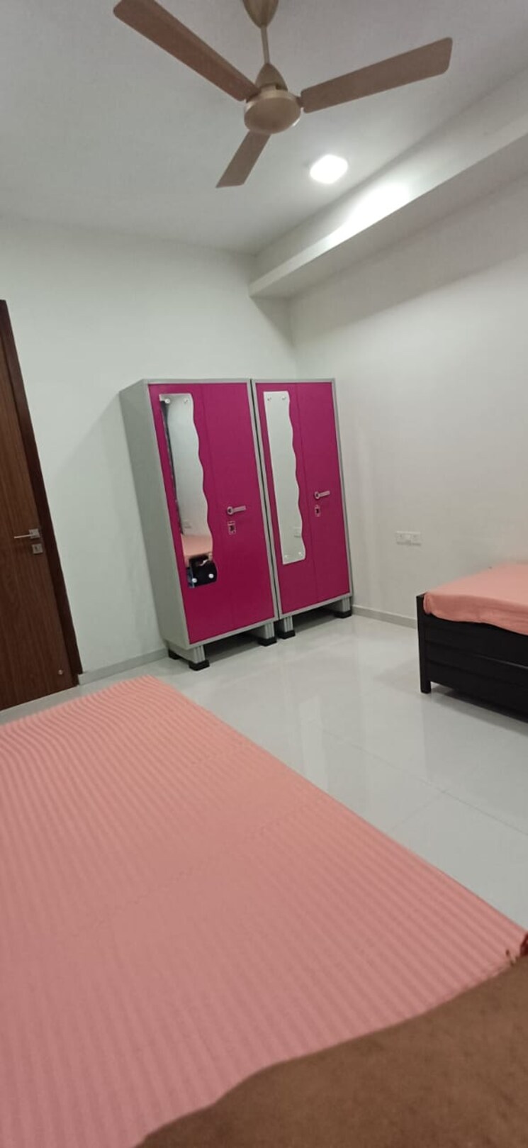 Room, andheri east Pg For Girls In Andheri East 9080125