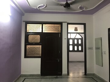 Room in 2 BHK Builder Floor at Mayur Vihar Phase 1 – for Rent