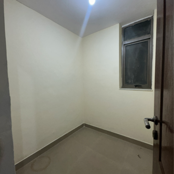 Room in 1.5 BHK Apartment at Unitech Uniworld Gardens 2, Malibu Town – for Rent