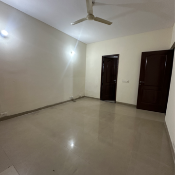 Room in 1.5 BHK Apartment at Unitech Uniworld Gardens 2, Malibu Town – for Rent