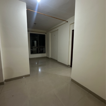 Room in 1.5 BHK Apartment at Unitech Uniworld Gardens 2, Malibu Town – for Rent