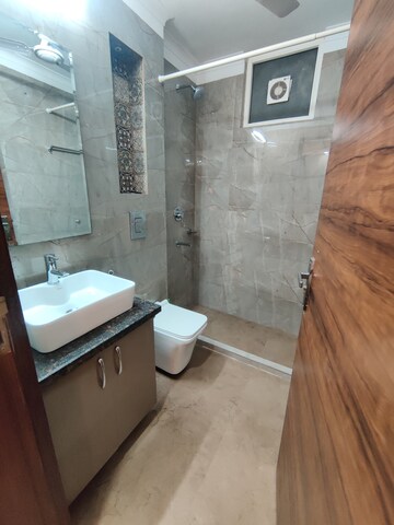 Bathroom in 1 RK Builder Floor at Sector 39 – for Rent