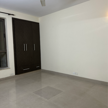 Room in 2 BHK Apartment at Unitech Uniworld Gardens 2, Malibu Town – for Rent