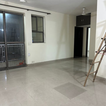Room in 2 BHK Apartment at Unitech Uniworld Gardens 2, Malibu Town – for Rent