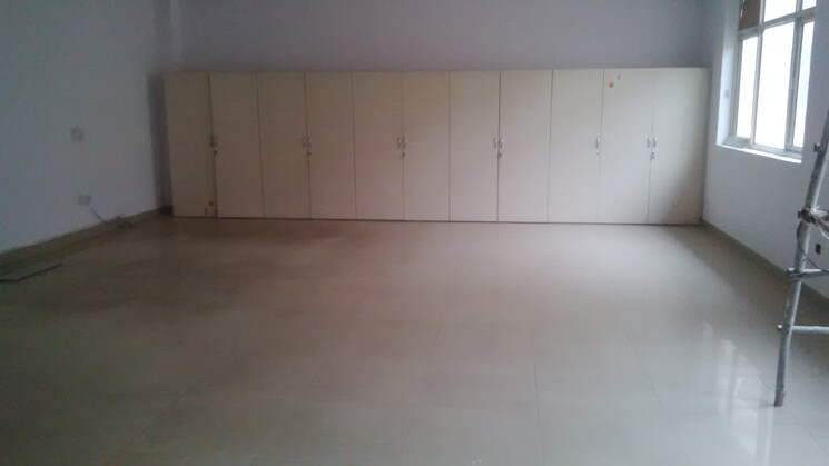 Room, sector 67 Commercial Office Space 1000 Sq.Ft. In Sector 67 Noida 9080216